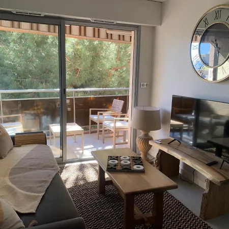 Plage: Cosy A 300m De La Frejus